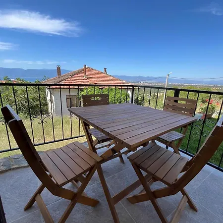 House With A View - Taylieli